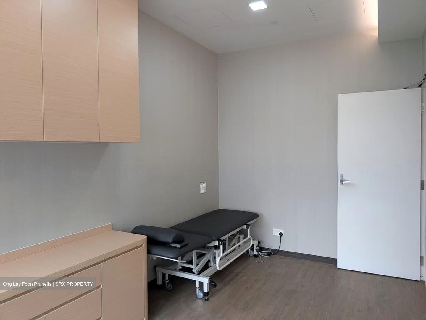 Mount Elizabeth Novena Hospital (D12), Retail #587099331